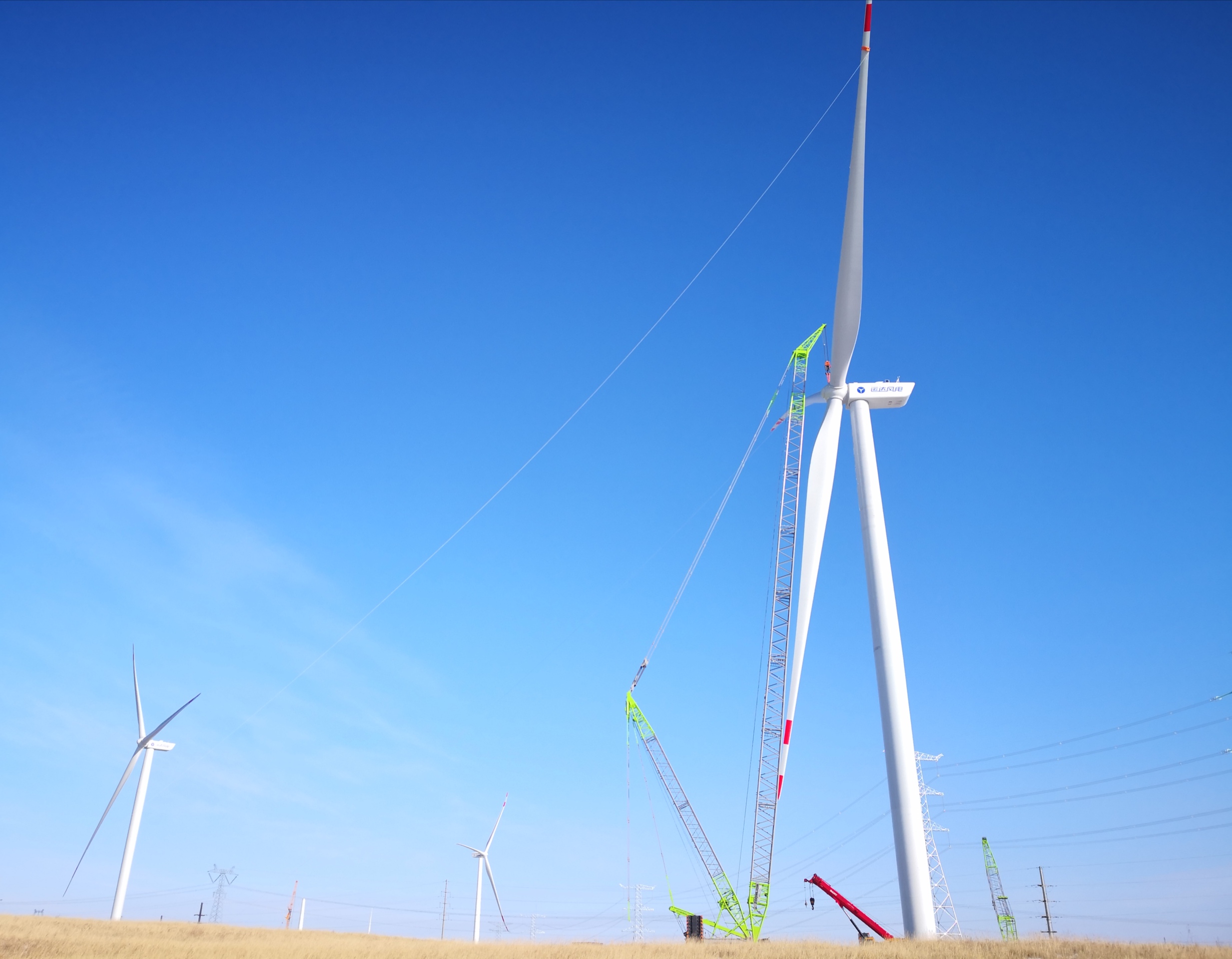 全球首台4.5MW级三电平1140V鼠笼全功率风电机组成功并网