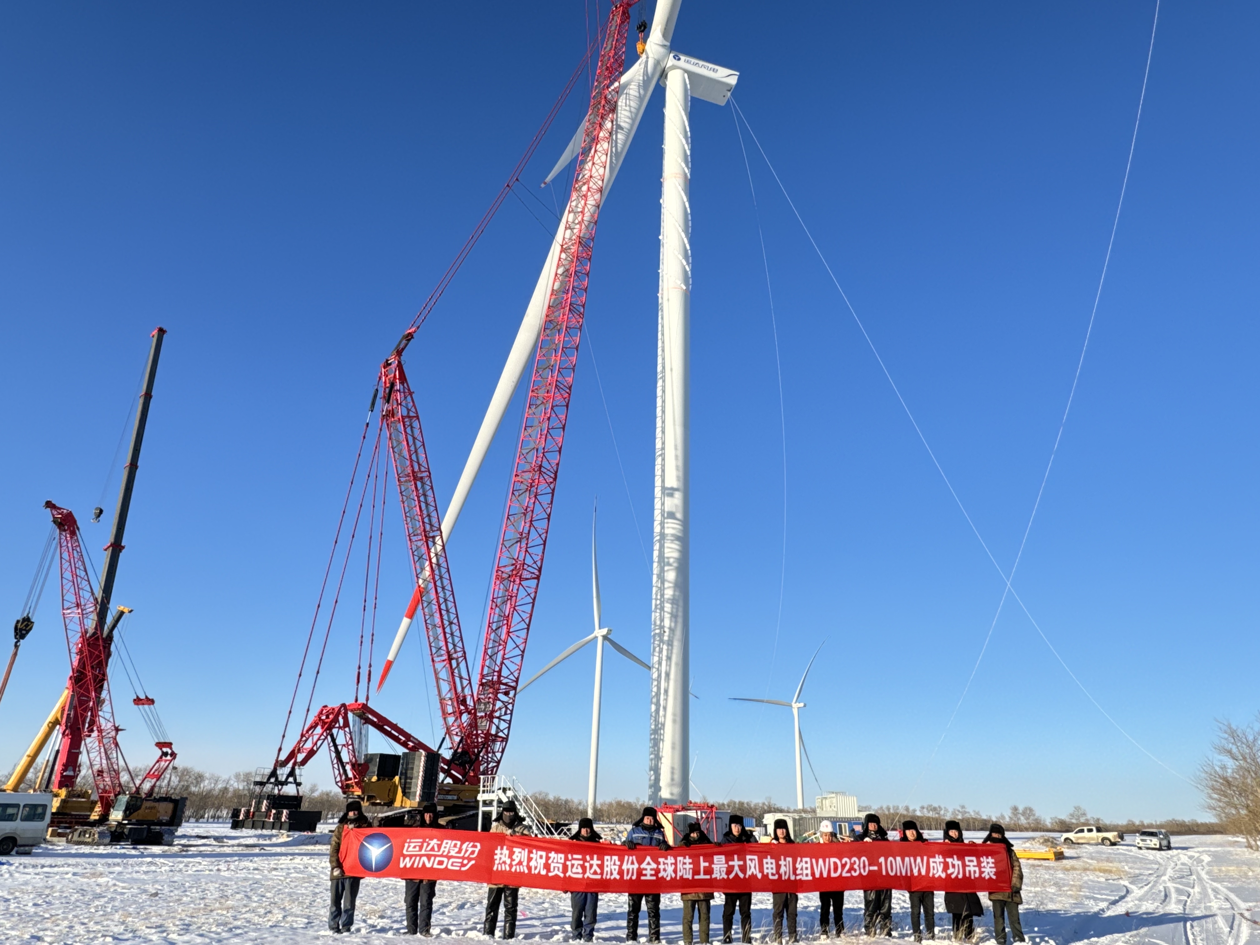 龙八国际股份10MW陆上风电机组首台吊装完成
