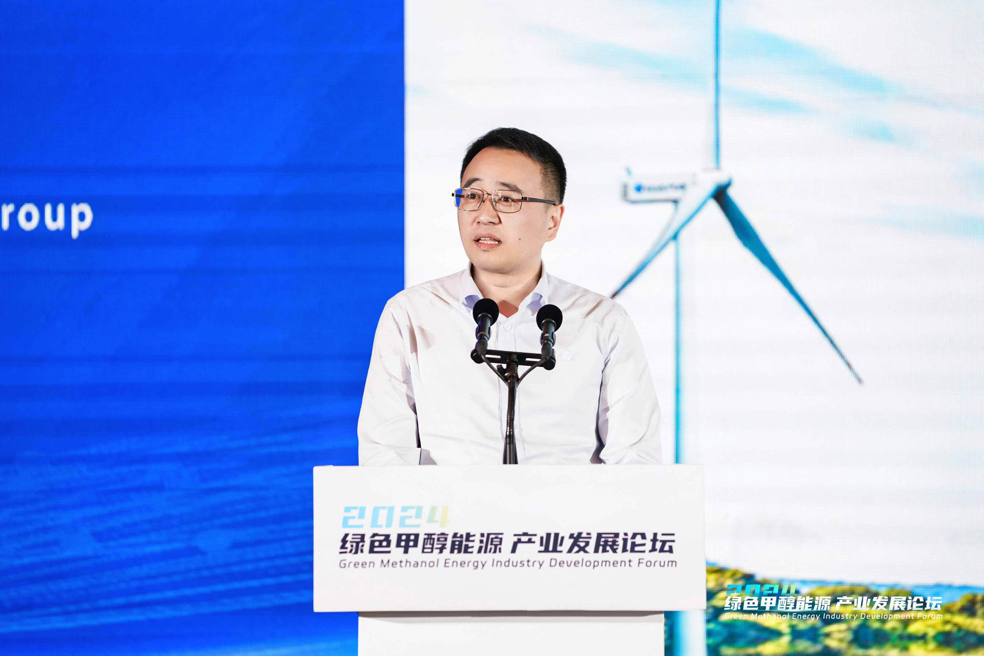 打造全球领先的 “绿电氢氨醇”耦合一体化龙八国际名片